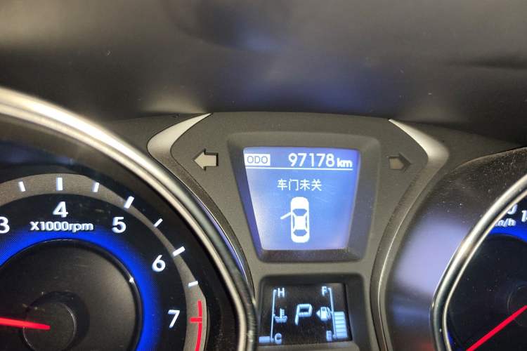 Used Hyundai Elantra (5th Generation / Langdong) 2015 1.6L Automatic Luxury Model Odometer Close Up