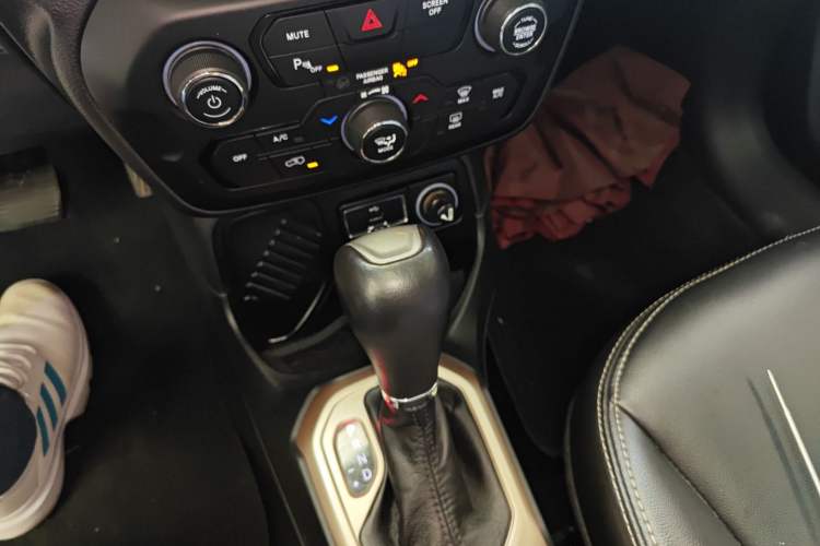 Used Jeep Renegade 2018 Connected Large Screen Version 180T Automatic High-Energy Edition