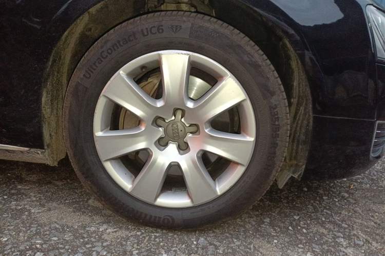 Used Audi A8 2013 A8L 45 TFSI quattro Luxury Model Right Front Wheel Hub