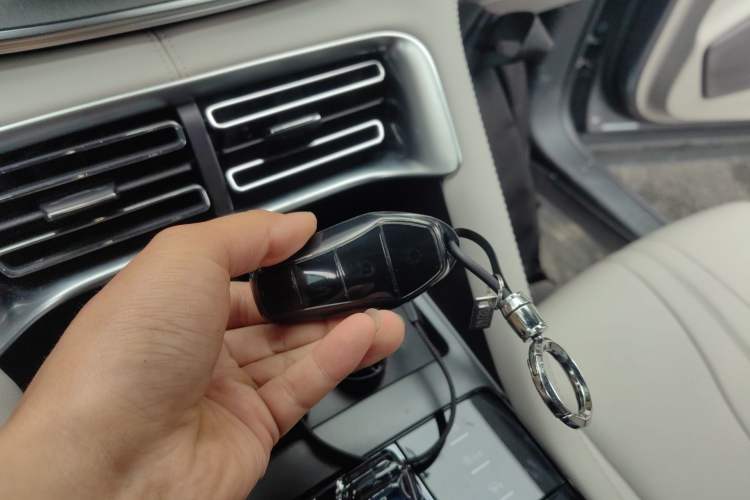 Used BYD Song L DM-i 2025 Intelligent Driving Version 112 km Leading Trim Vehicle Key