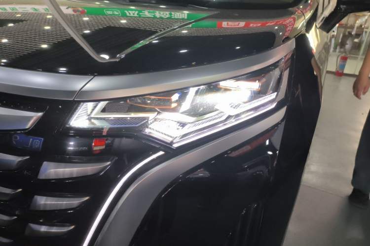 Used Denza D9 2022 DM-i 970 Four-Wheel Drive Flagship Model
