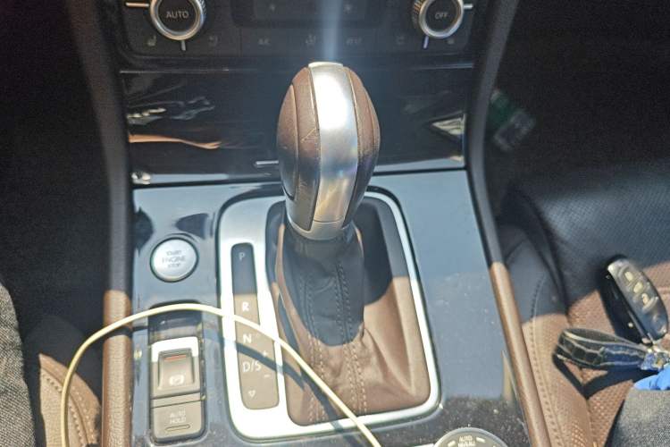 Used Volkswagen Touareg 2017 3.0 TSI Touareg Edition Gear Lever