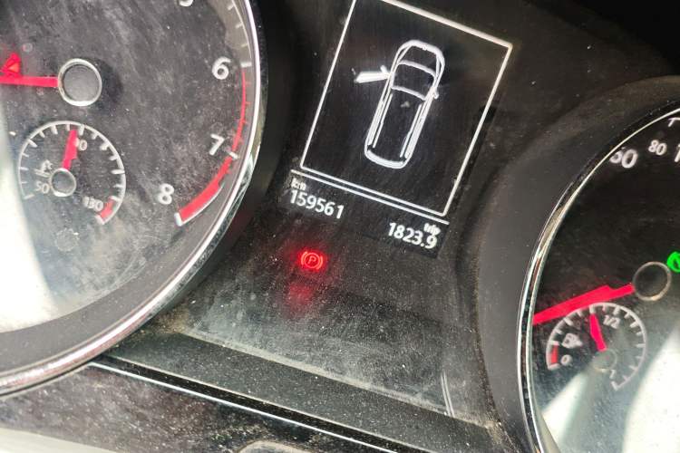 Used Volkswagen Touran 2016 Volkswagen Touran L 280TSI DSG Comfort Edition Odometer Close Up