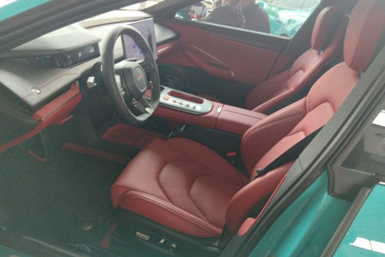 Used Xiaomi Auto SU7 2024 Rear-Drive Ultra-Long Range Advanced Pro-Level Intelligent Driving Version Left Front Seat