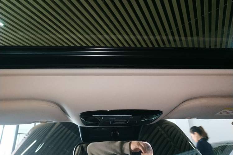 Used Toyota Camry 2024 Dual-Motor 2.0 HE Elite Edition Headliner