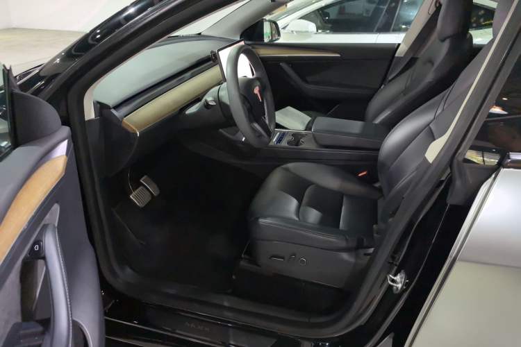 Used Tesla Model Y 2021 Long-Range All-Wheel-Drive Version 3D7
