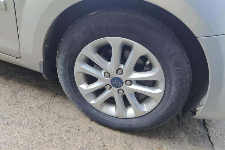 Used Ford Focus 2011 Sedan 1.8L Automatic Fashion Edition
