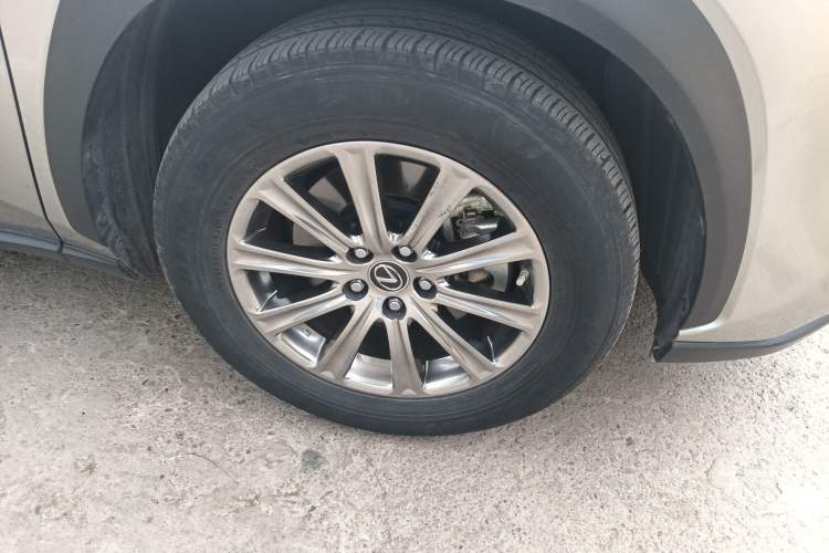 Used Lexus NX 2020 300h Front-Drive FENGSHANG Version China VI Standard Right Front Wheel Hub