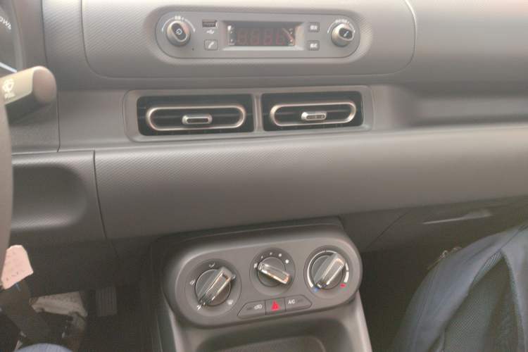 Used Wuling Hongguang New Energy 2024 All-Electric Model 300KM Practical Version
