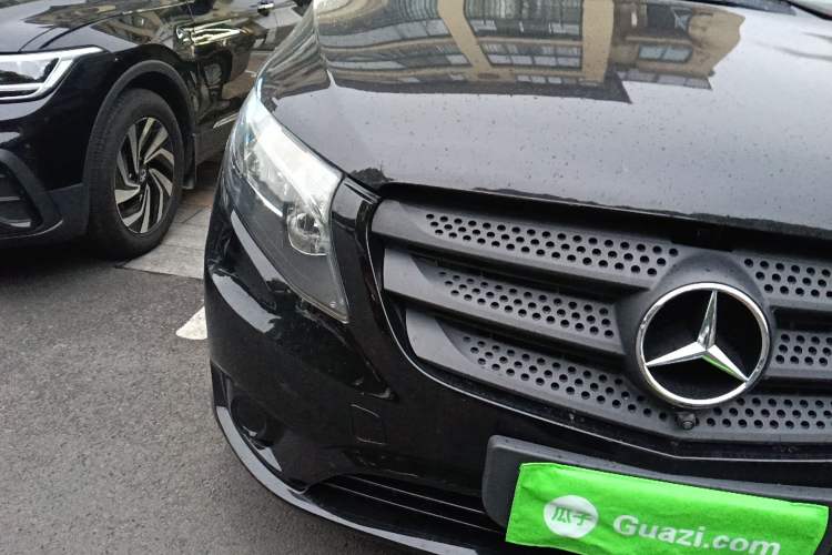 Used Mercedes-Benz V-Class  Right Front Headlight