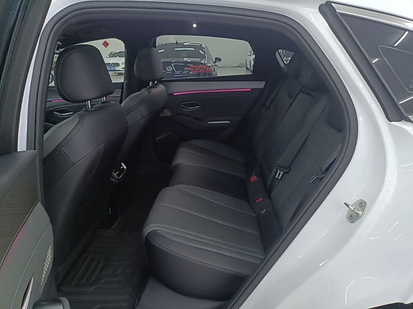 BYD Qin L 2024 DM-i 120KM Excellence Model — снимка 20