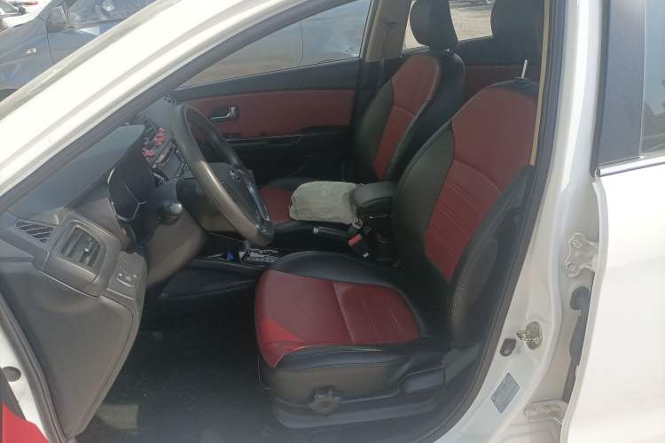 Used Kia K2 2015 Hatchback 1.4L AT GLS Cool Edition
