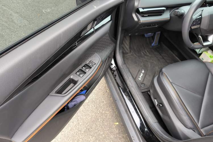 Used CHANGAN UNI-V 2023 1.5T Prestige Model