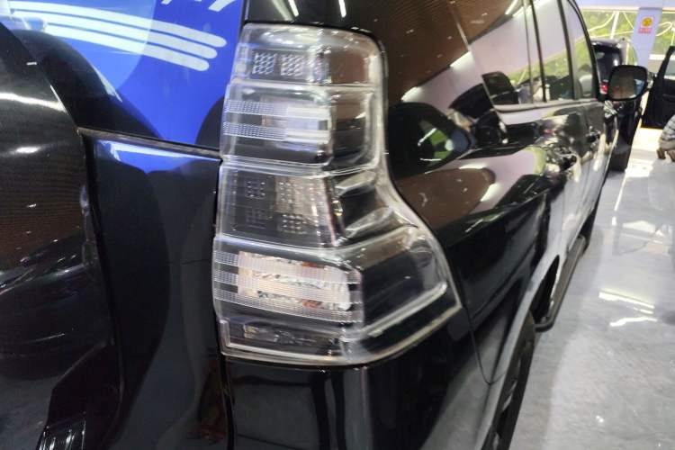 Used Toyota Prado 2014 4.0L Middle East Version
