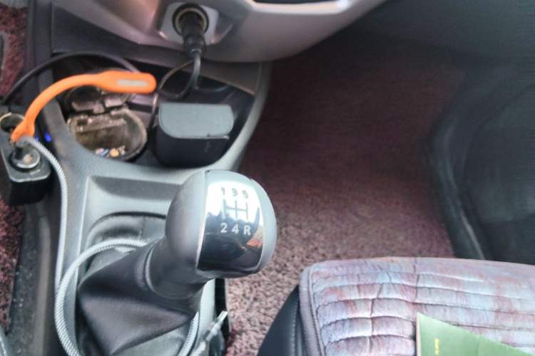 Used Nissan Livina 2010 Jingrui Edition 1.6L Manual Standard Model Gear Lever