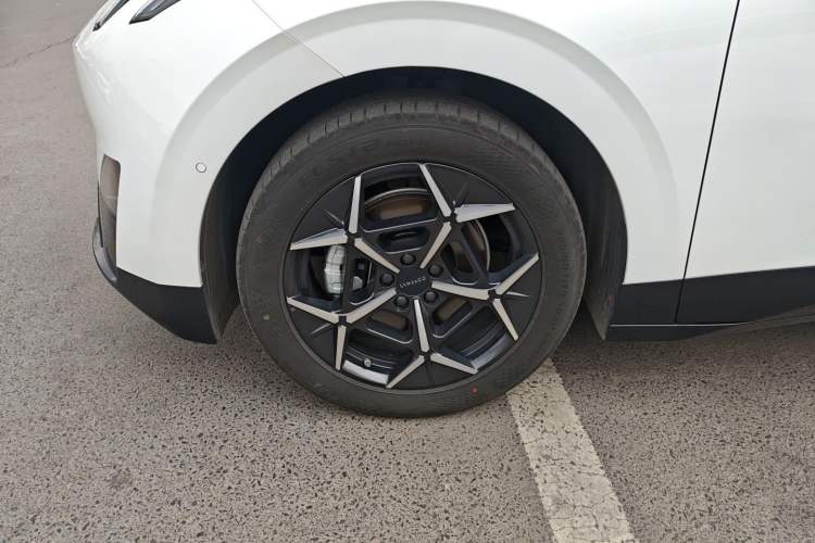 Used Lynk & Co Z20 2025 530 km Range Rear-Wheel Drive Pro Exterior 4