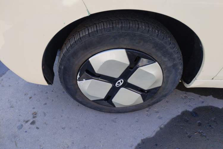 Used Chery QQ Ice Cream 2022 170km Sundae Phosphate Lithium-Ion Exterior 4