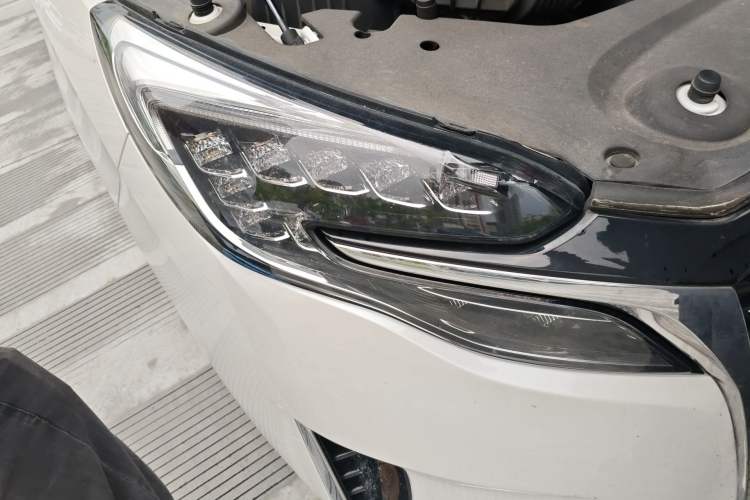 Used Buick GL8 2022 ES Landtrek 653T Luxury Edition Right Front Headlight