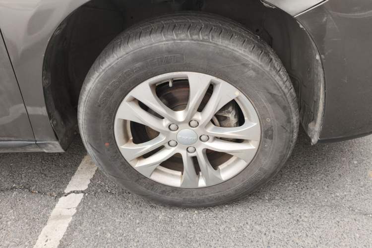 Used Haval M6 2019 1.5T DCT Two-Wheel Drive Value Edition China VI Standard Right Front Wheel Hub