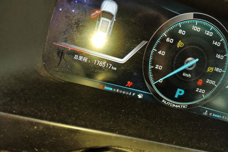 Used Zotye T600 2016 Sport Edition 2.0T DCT Prestige Model Odometer Close Up