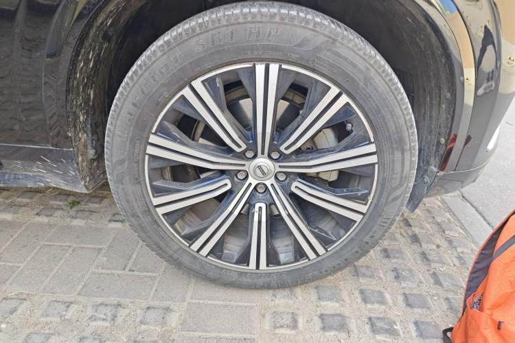 Used Volvo XC90 2020 T5 SmartDrive Luxury 7-Seater Right Front Wheel Hub