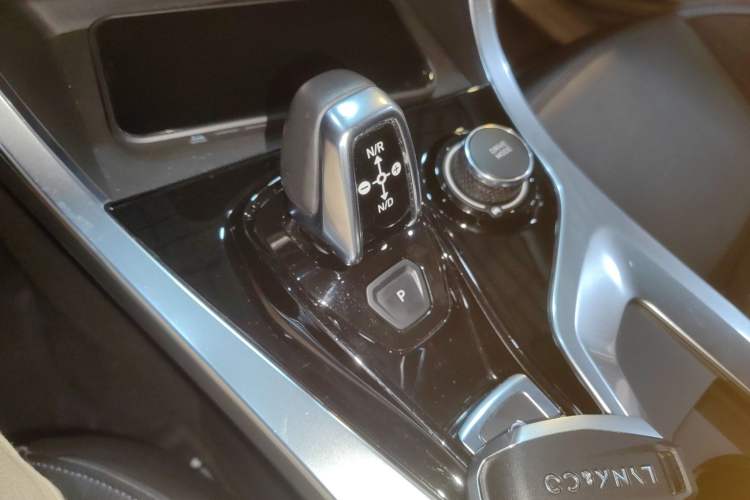 Used Lynk & Co 01 EM-P 2018 1.5T PHEV JingPro National Emission Standard V Gear Lever