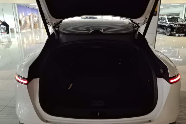 Used Avatr 06 2025 Ultra Pure Electric Edition Trunk