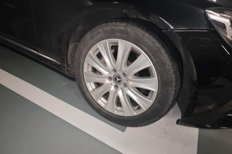 Used Mercedes-Benz S-Class 2017 S 320 L Business Model Right Front Wheel Hub