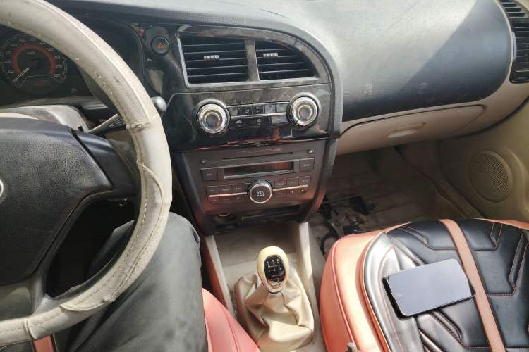 Used Soueast V3 Lingyue 2011 1.5L Manual Comfort Edition Audio And AC Panel