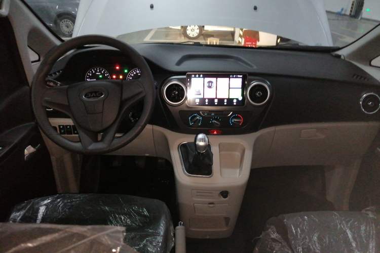 Used JAC Refine M3 2025 PLUS 1.5T Manual Classic Edition 7 Seats
