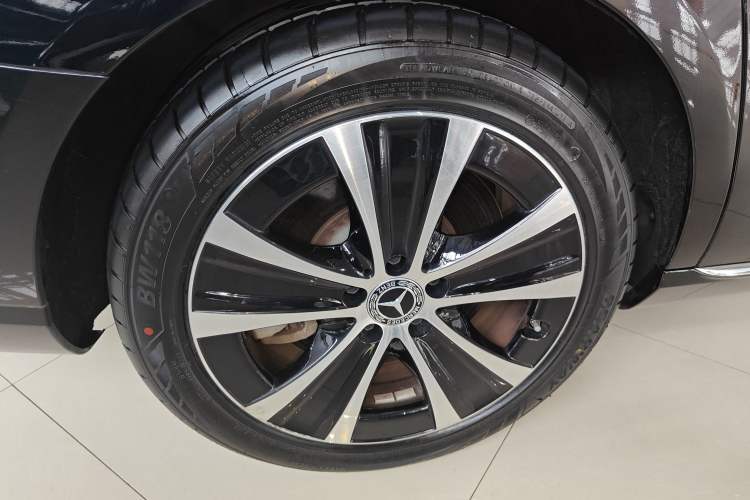 Used Mercedes-Benz E-Class New Energy 2023 E 350 e L Plug-in Hybrid Sedan
