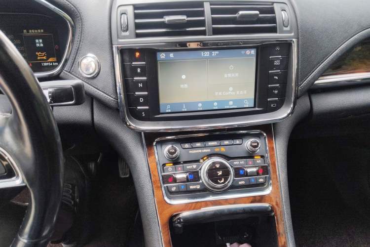 Used Lincoln Continental 2017 2.0T Two-Wheel Drive Prestige Edition Audio And AC Panel