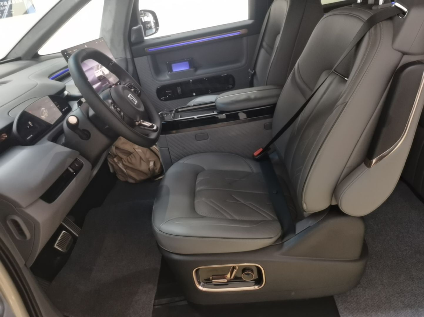 Zeekr MIX 2025 Long-Range Intelligent Driving Edition — снимка 17
