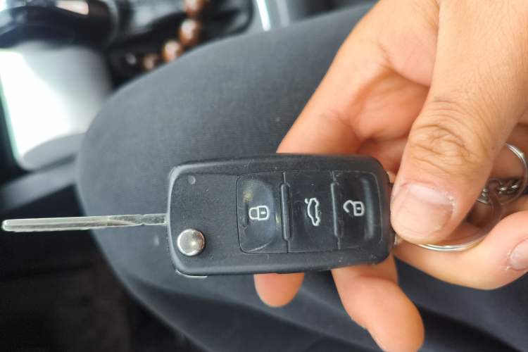 Used Volkswagen Sagitar 2015 1.6L Automatic Fashion Model Vehicle Key