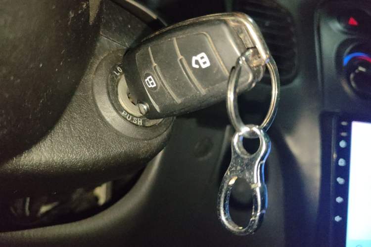 Used JAC Group Refine 2011 2.0L Shuttle Gasoline Standard Edition HFC4GA3