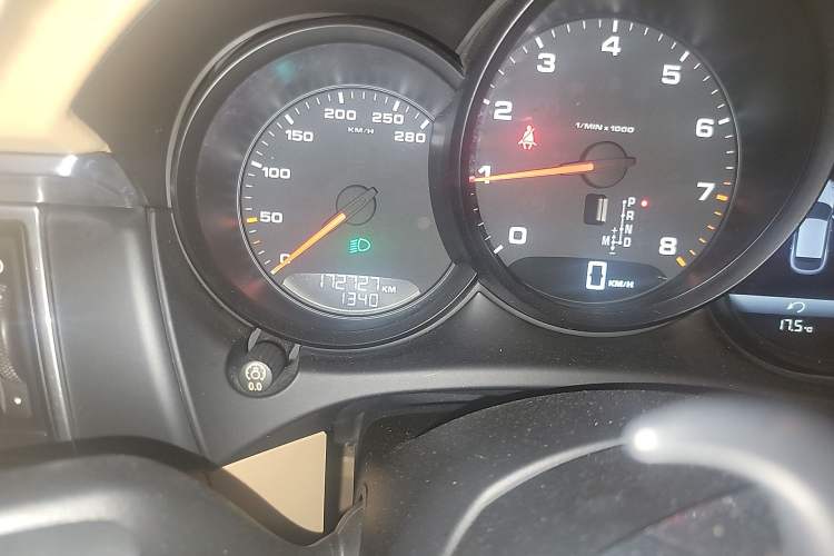 Used Porsche Macan 2014 Macan 2.0T Odometer Close Up