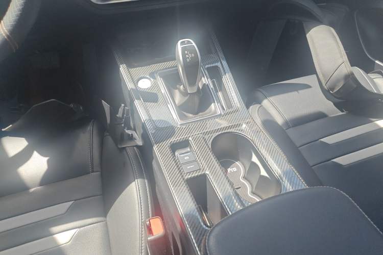 Used BYD Qin Pro 2019 Super Edition 1.5TI Automatic Smart Connect Enjoyment Model China VI Standard Gear Lever