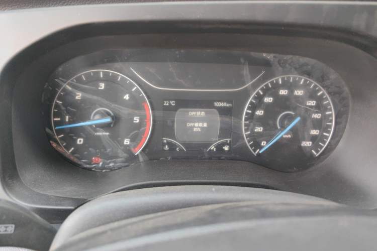 Used JMC Fushun 2023 2.0T Manual Short-Wheelbase Mid-Height Commercial Multi-Purpose 5-Seater Passenger Vehicle Odometer Close Up