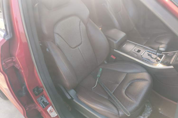 Used Land X7 2015 2.0T Panoramic Prestige Edition
