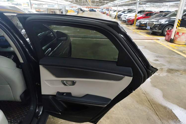 Used BYD e9 2021 Business Edition
