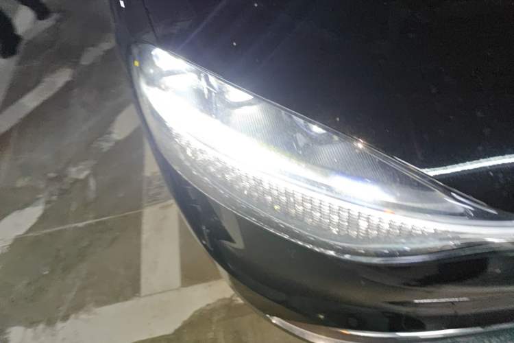 Used Hima AITO M9 2024 Range-Extended Max Edition 42 kWh 6-Seater Version Right Front Headlight