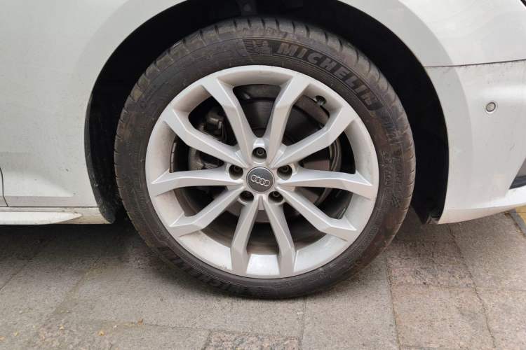 Used Audi A4L 2019 40 TFSI Fashion Edition China VI Emission Standard Right Front Wheel Hub