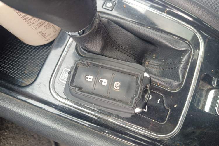 Used Dongfeng Fengon 580 2017 Revised Version 1.5T CVT Luxury Edition Vehicle Key