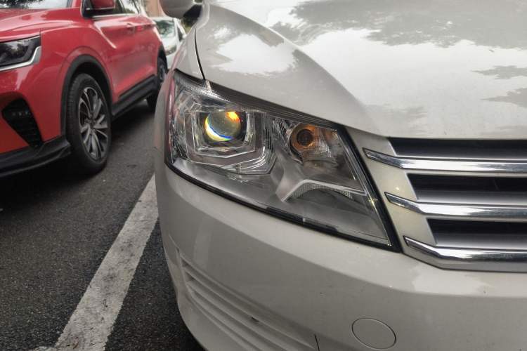 Used Volkswagen Santana 2015 1.6L Manual Fashion Edition Right Front Headlight