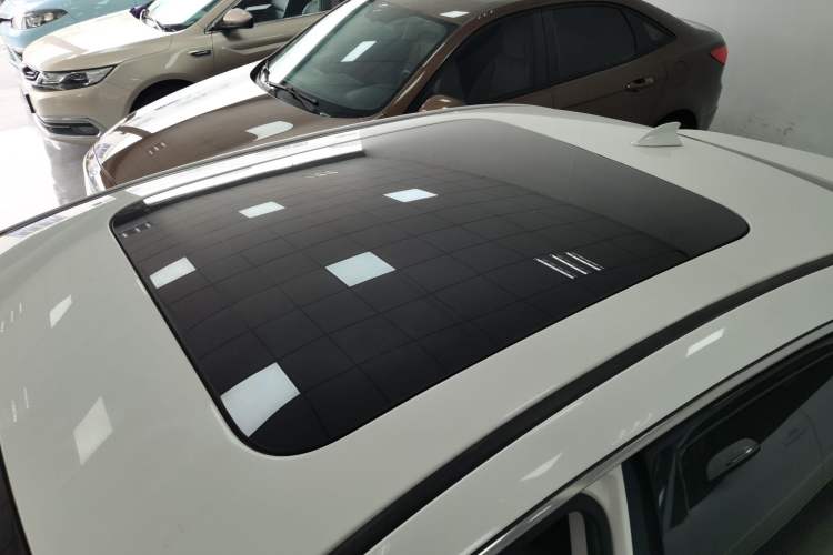 Used Zotye Z500 2016 1.5T Manual Luxury Edition Roof