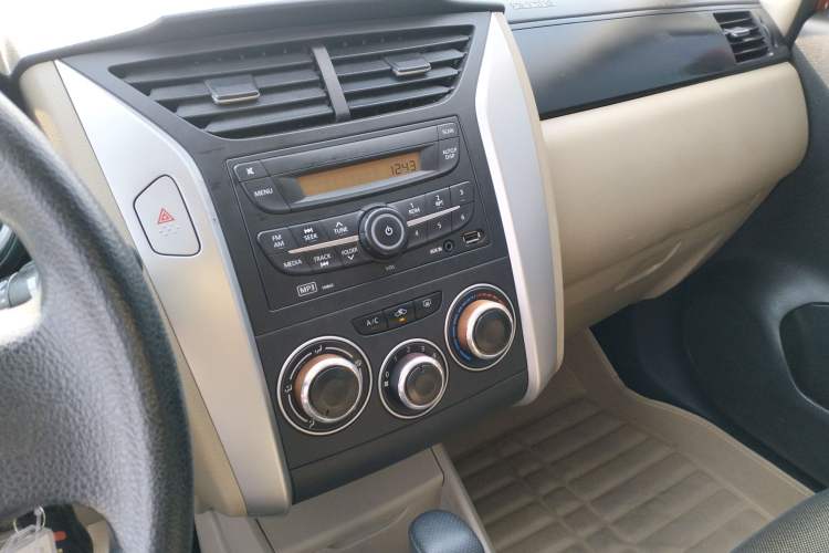 Used Venucia R50 2014 1.6L Automatic Splendid Edition