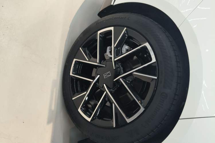 Used Avatr 06 2025 Ultra Pure Electric Edition Right Rear Wheel Hub