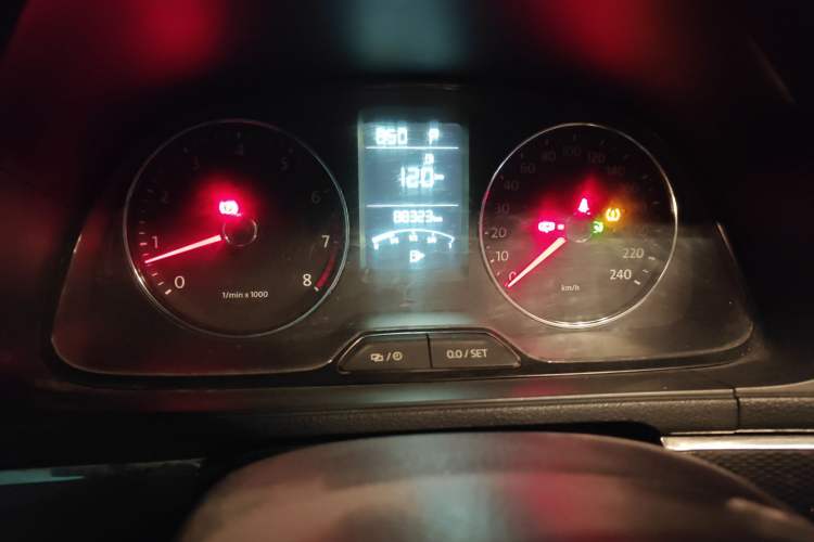 Used Volkswagen Cross Lavida 2014 1.4TSI DSG
