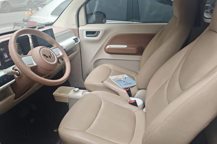 Used Wuling Hongguang MINIEV 2024 3rd Generation 215km Advanced Version Left Front Seat