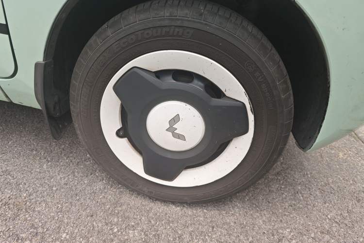 Used Wuling Hongguang MINIEV 2021 Macaron Premium Model – Lithium Iron Phosphate Right Front Wheel Hub